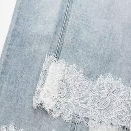 レース 服 繊細レース裾デザインデニムパンツ