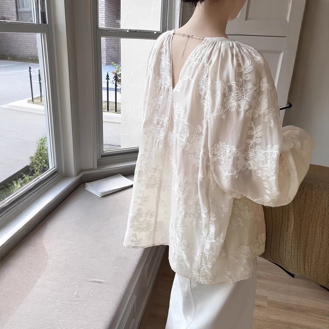 レース 服 花刺繍レースシアーブラウス