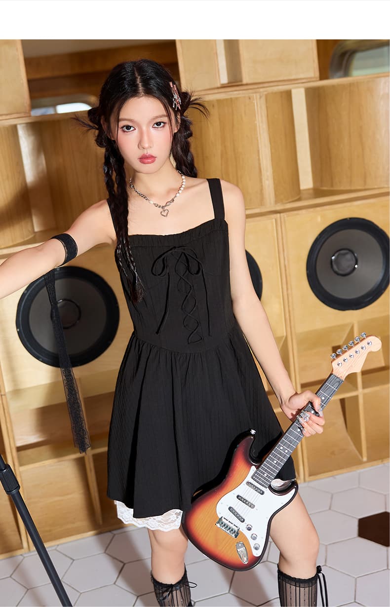 レース 服 ひらひらレース裾キャミワンピース