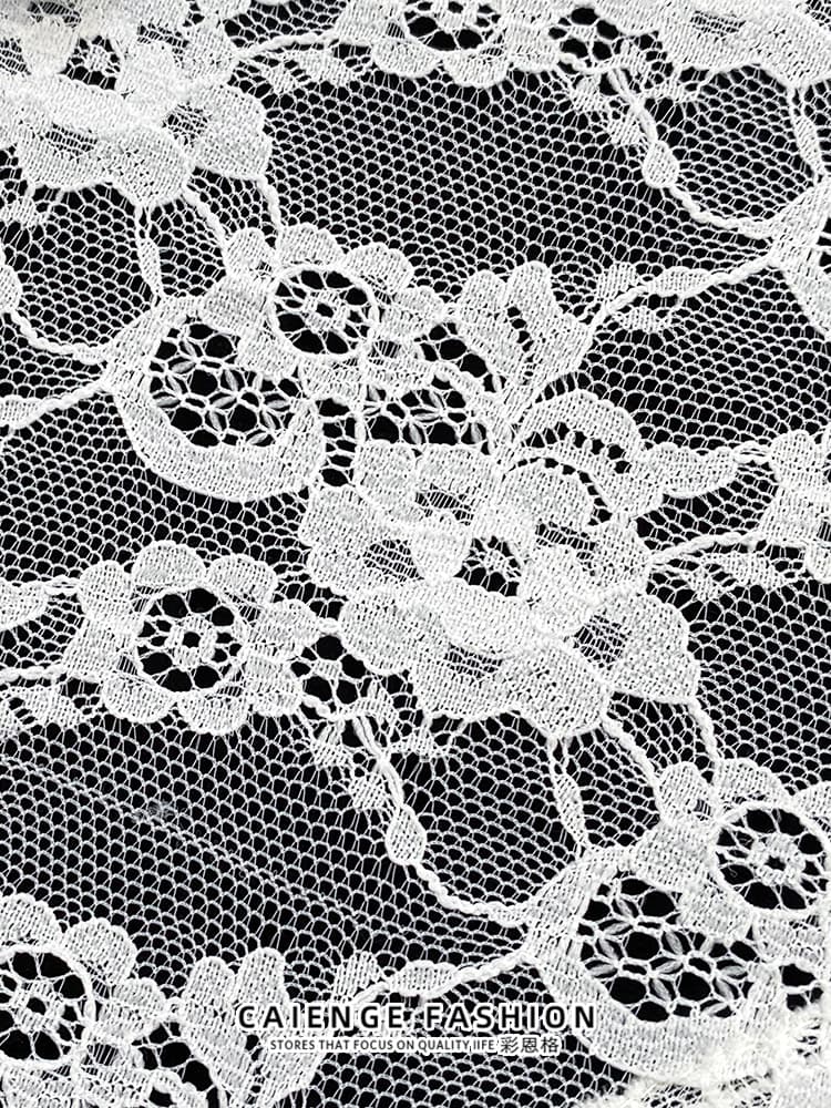 レース 服 レース飾りデニムパンツ