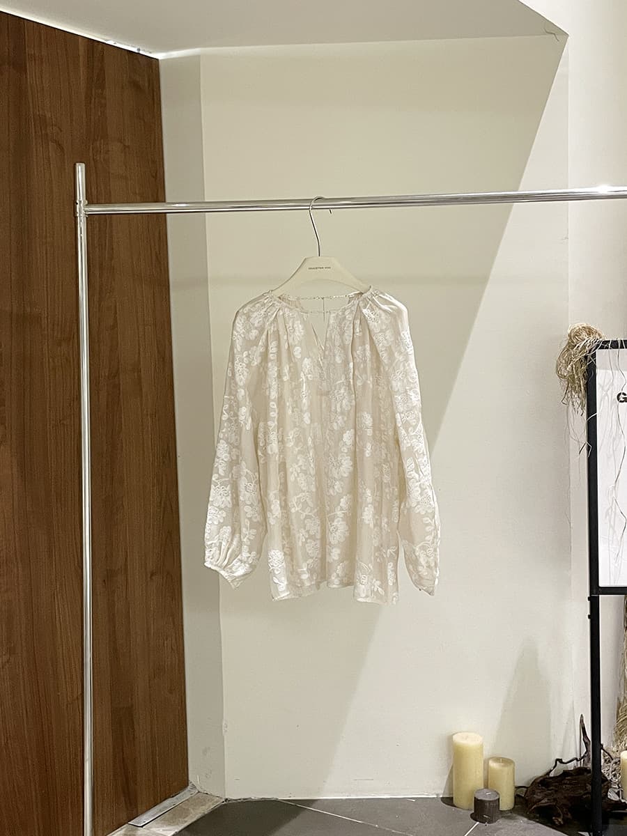 レース 服 花刺繍レースシアーブラウス