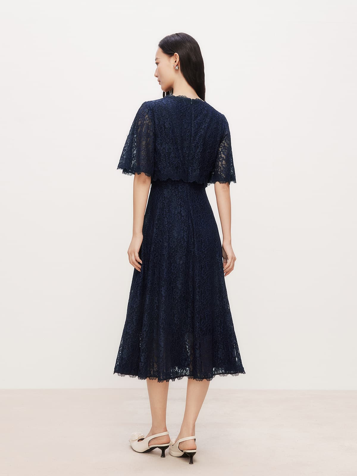 レース 服 優美なフレア袖レースワンピース