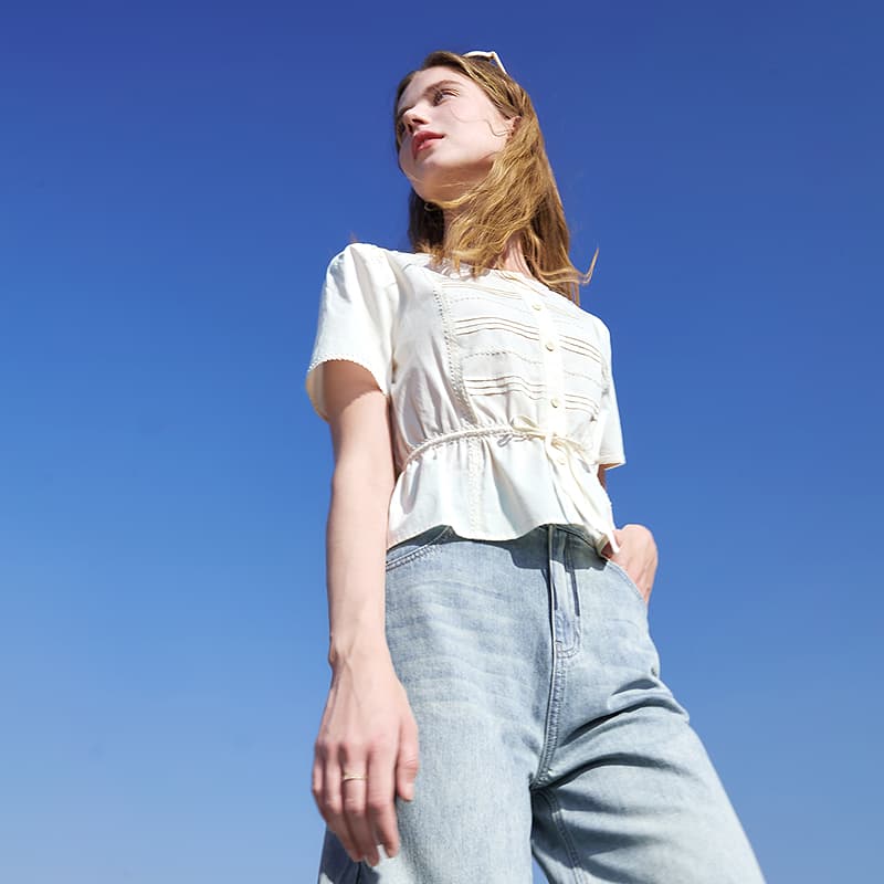 レース 服 縁取りレース付きペプラムブラウス